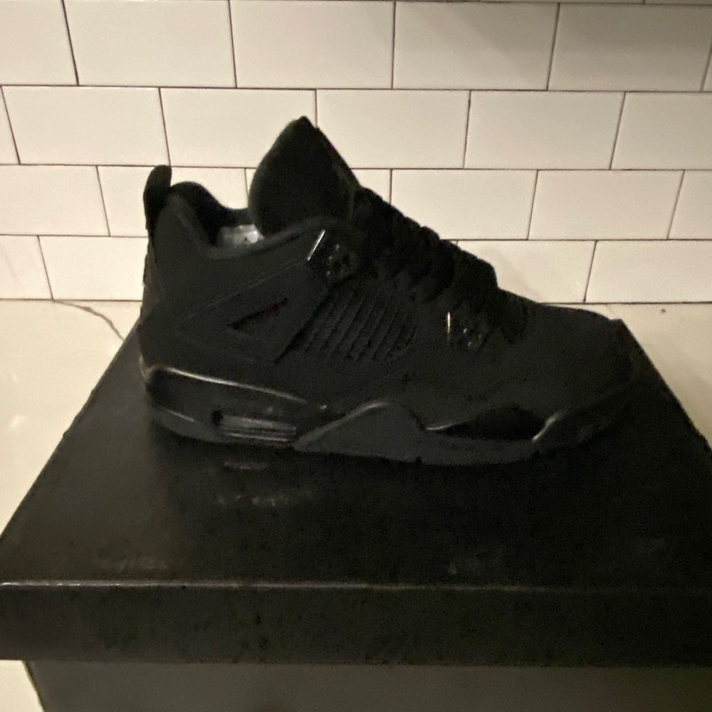 Mens Jordan Retro 4 Black Cat 2026 Size 6.